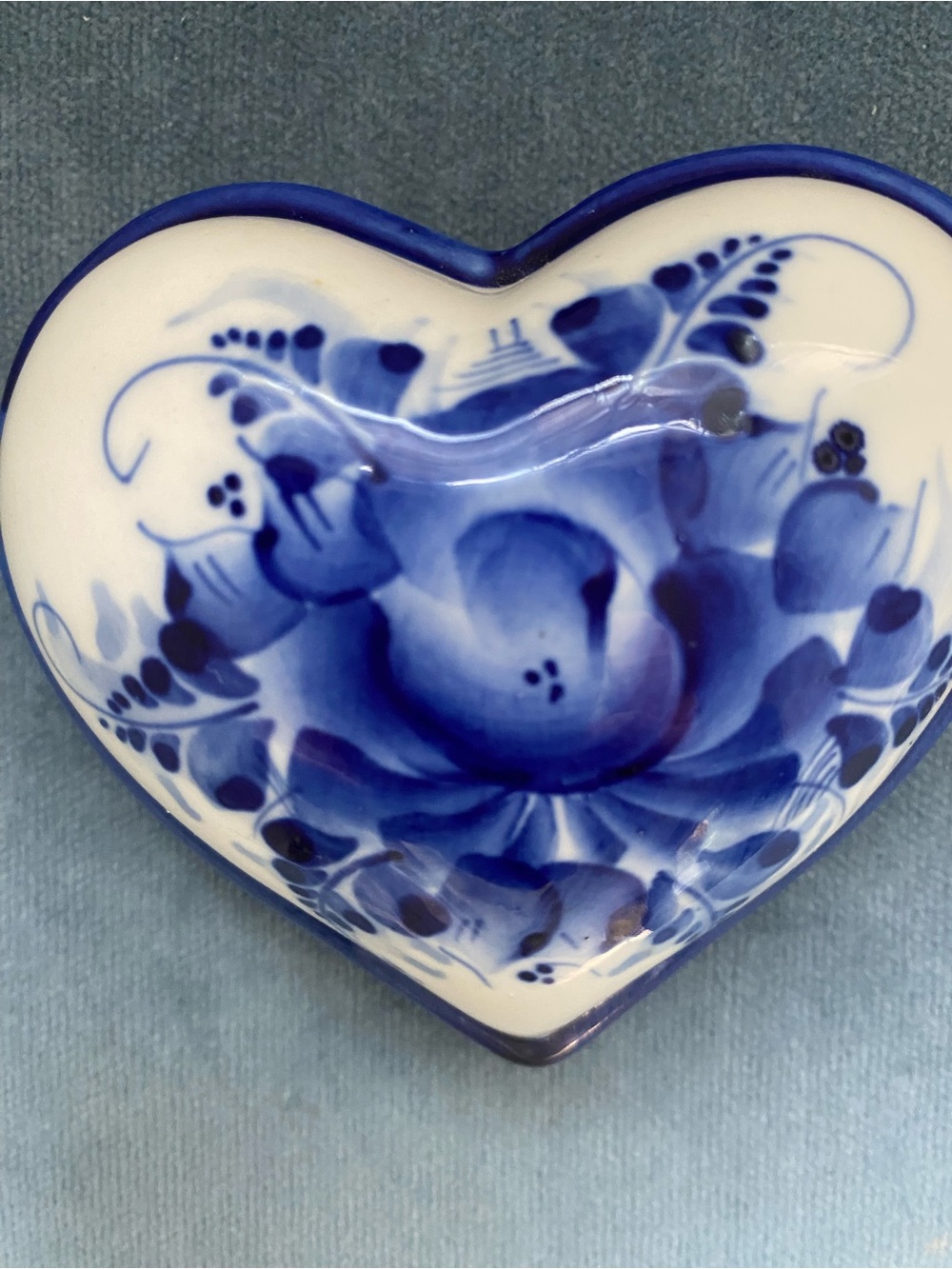 Authentic GZHEL Russian Hand-Painted Blue and White Heart Trinket Box & Lid. A+